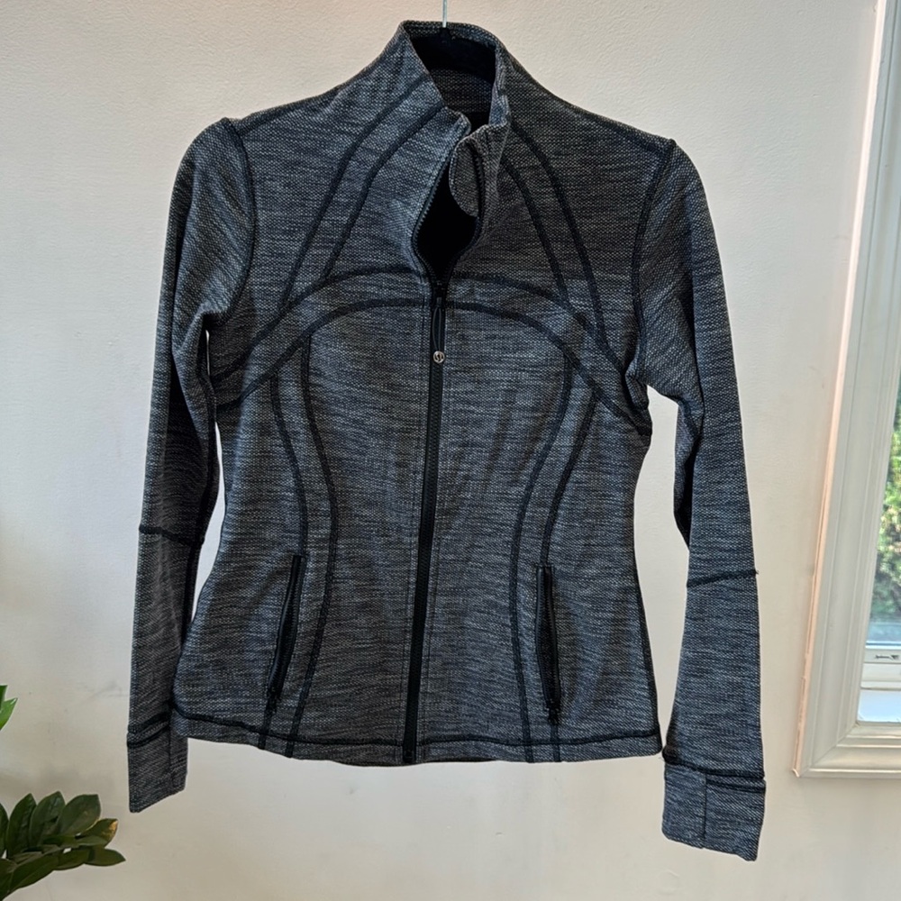 Lululemon on define jacking in grey size 8 but runs small.